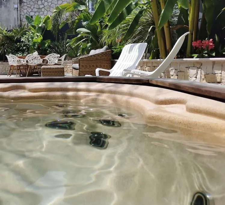 La Petite Nicoise Au Jacuzzi A 3 Min De La Mer Nice 0*,
