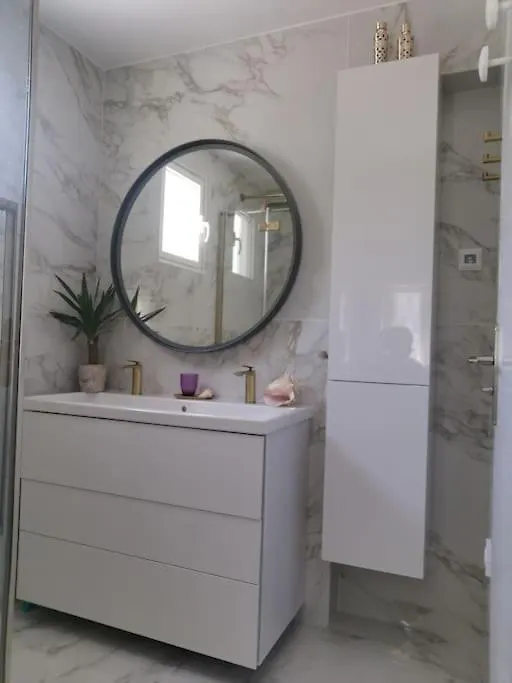 La Petite Nicoise Au Jacuzzi A 3 Min De La Mer Nizza Frankreich